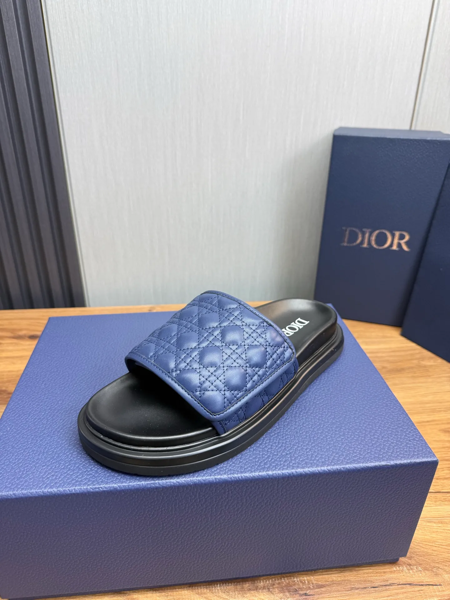 Men's shoes 💰280💰 Dior. Men's slippers 🩴Official website 1:1 production 38-45 yards 45 46 🉑️Customized original material shipped✅
